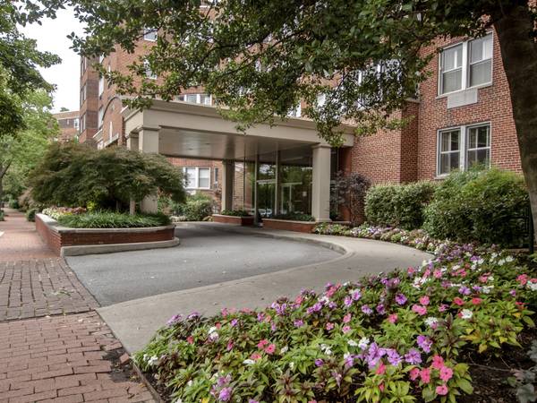 Classic Georgetown Studio With All Utilities Included