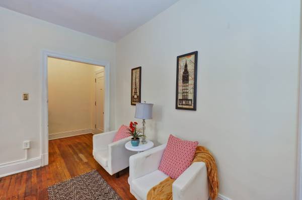 Sophisticated Studio in Kalorama | Sitting Area | Apartment for Rent in Washington DC
