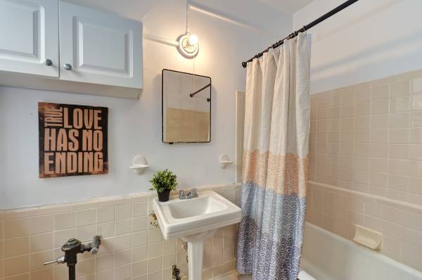 Sophisticated Studio in Kalorama | Bathroom | Apartment for Rent in Washington DC