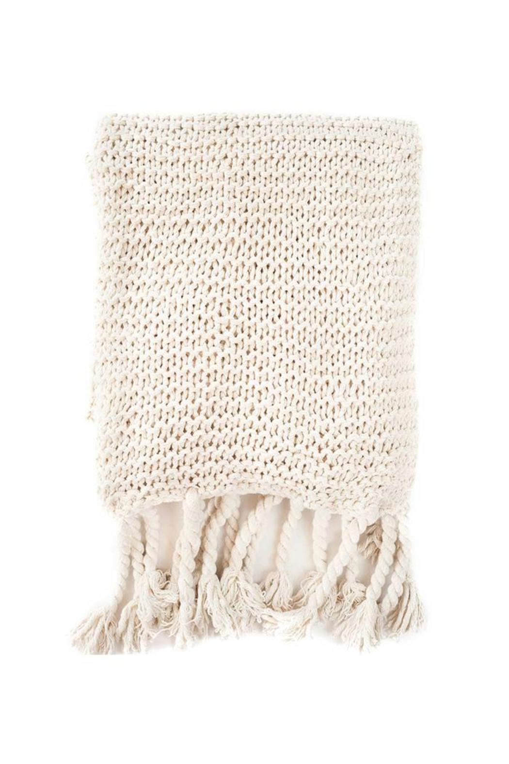 Apartminty Fresh Picks: Warm and Fuzzy | Cable Knit Throw Blanket