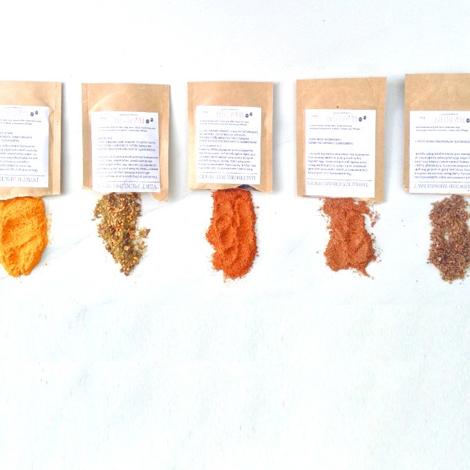 Holiday Gift Guide: Presents Fit For A Foodie | Spice of the Month Club from Raw Spice Bar