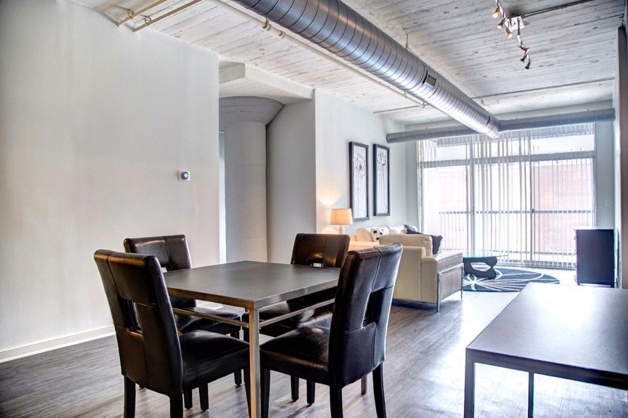 222-saratoga-apartments-baltimore-md-dining-living-area-model-apartmenr