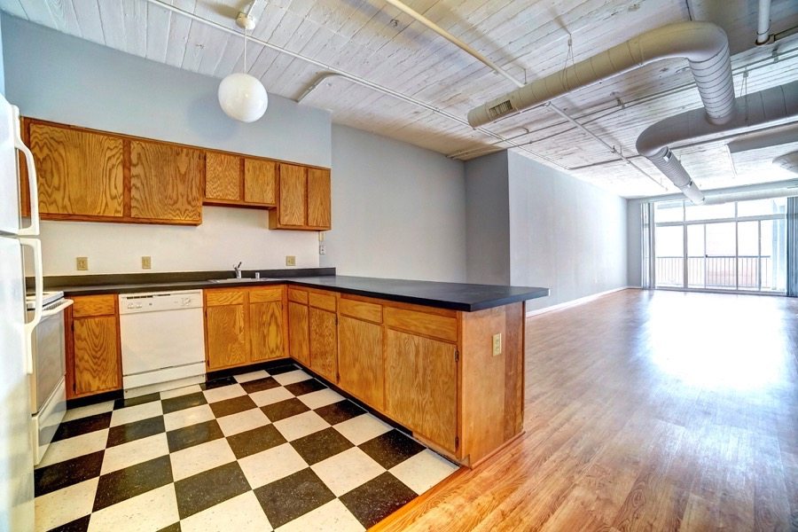 222-saratoga-apartments-baltimore-md-kitchen