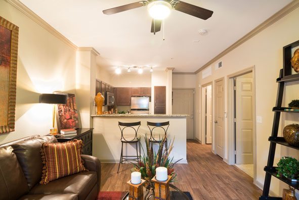 6-camden-midtown-houston-texas-apartments-spacious-one-and-two-bedroom-floorplans-wood-flooring-3