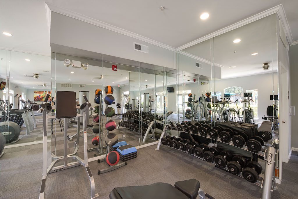7-camden-midtown-houston-texas-apartments-state-of-the-art-fitness-center-with-free-weights