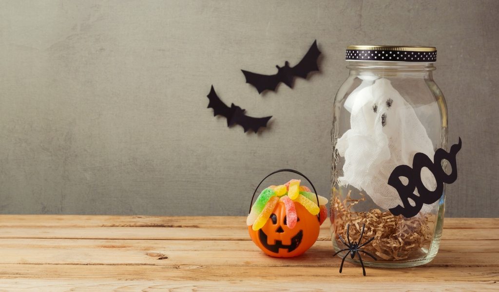 Apartminty Fresh Picks: Throwing A Grown-Up Halloween Party