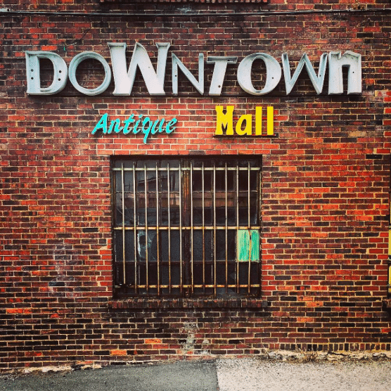 The Instagrammers Guide To Nashville, TN | Photo-Ops in Nashville |Downtown Antique Mall