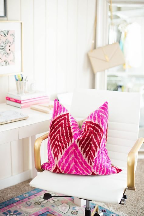 Apartment Decor For Summer | Summer Decor Trends | Pink Accessories