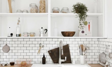 Apps To Help De-Clutter Your Apartment (& Your Life)